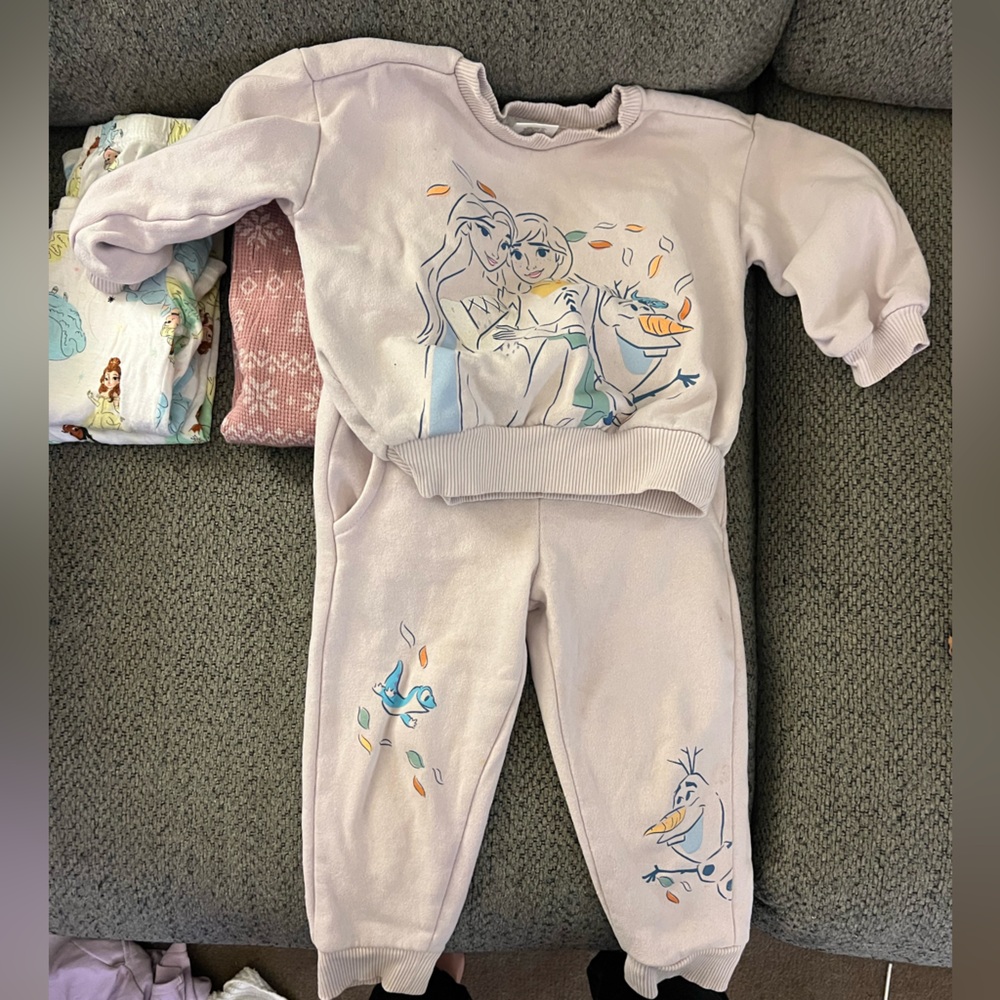 Bundle Of Girl Pajamas SETS - Picture 6 of 14